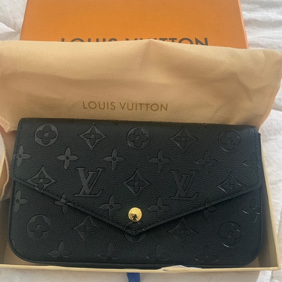 LOUIS VUITTON FE’LUCIE POCHETTE - Picture 4 of 9